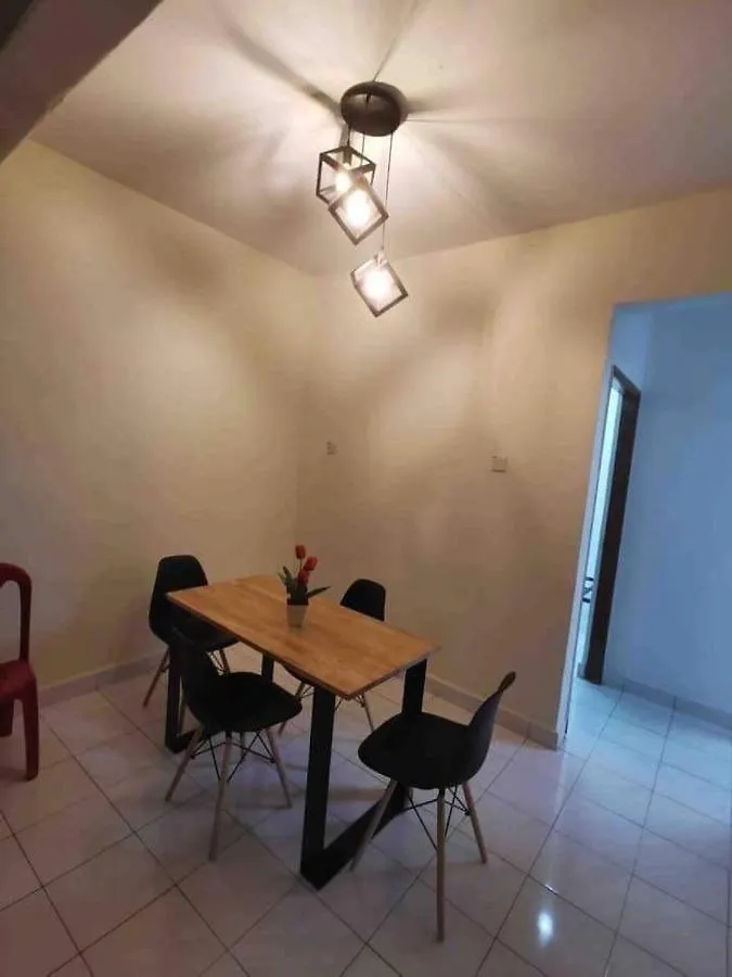 Double Storey Johor Bahru Stadium Homestay 0*,  Malajsie